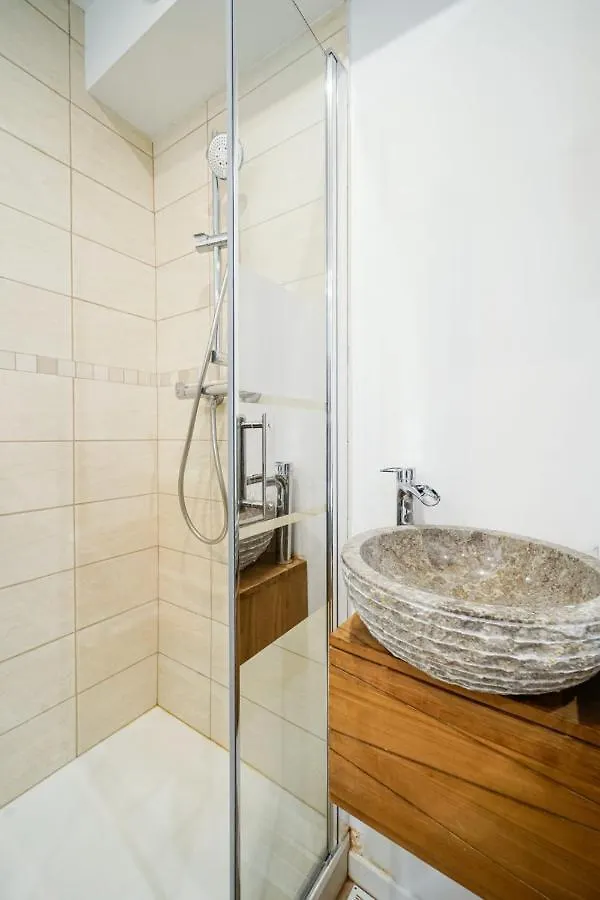 Well Located Flat For 2 People Near Montmartre And Opera Apartment Paris